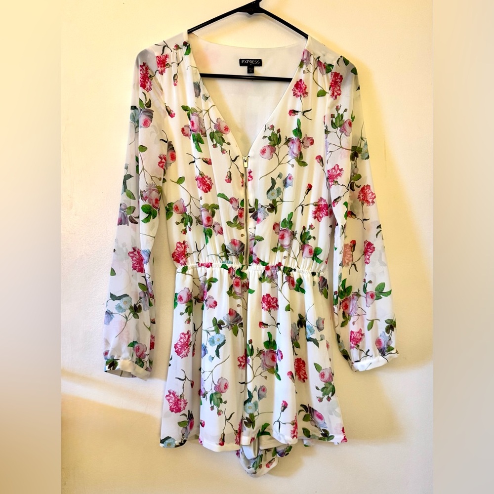 Express EUC Pink & White Floral Garden V-Neck Zip Front Romper XS